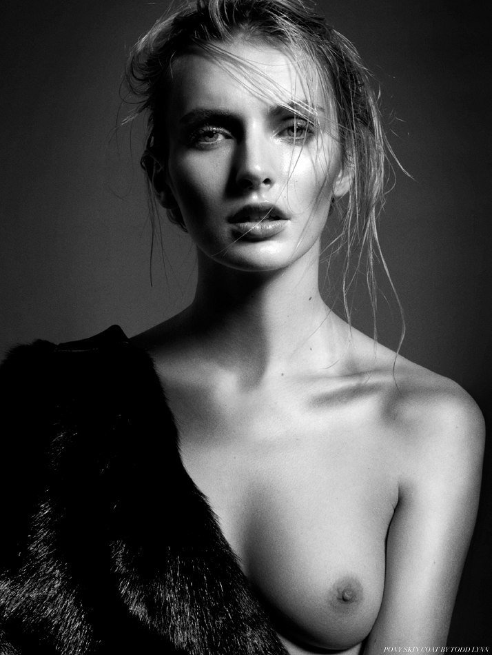 Unfamous girl 12/2024