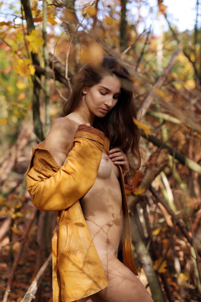 Unfamous girl 12/2024