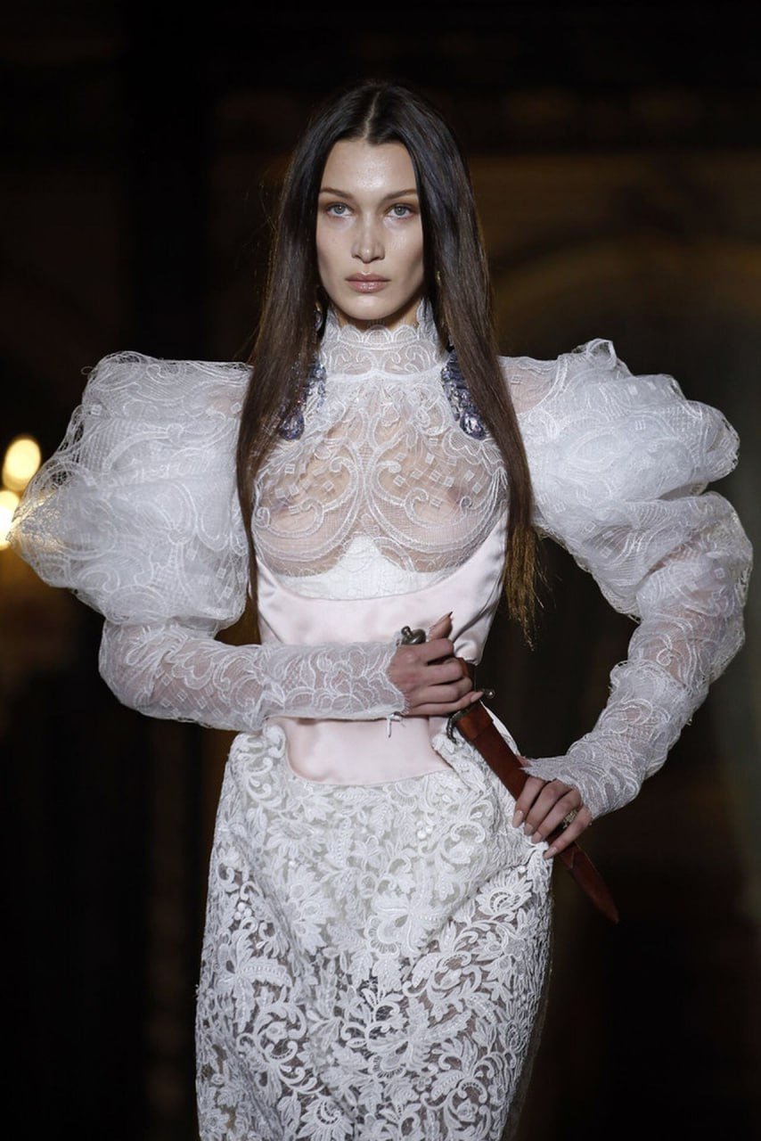 Bella Hadid 🔥 12/2024