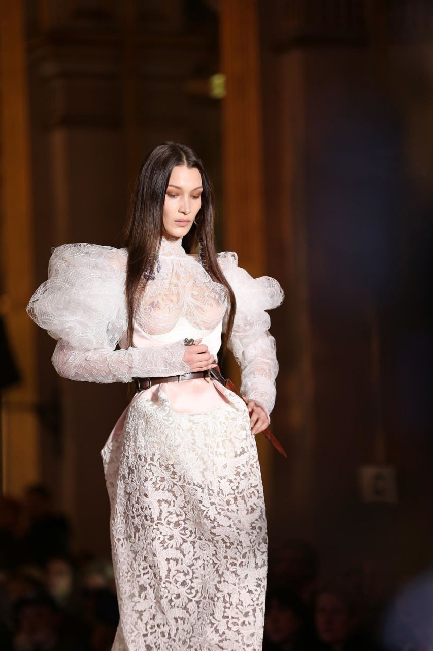 Bella Hadid 🔥 12/2024