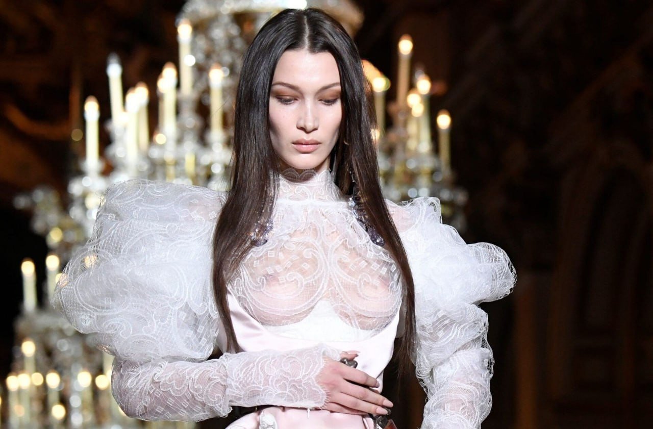 Bella Hadid 🔥 12/2024