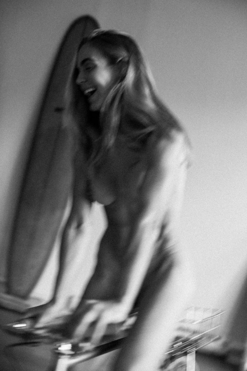 Unfamous girl 01/2025