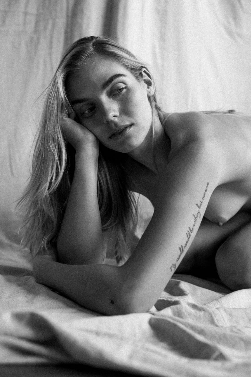 Unfamous girl 01/2025