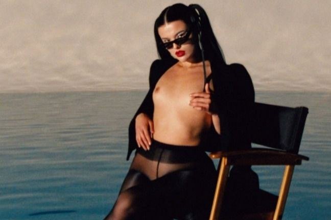 Unfamous girl 02/2025