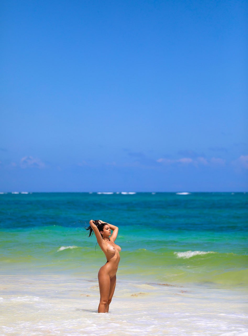 Unfamous girl 02/2025