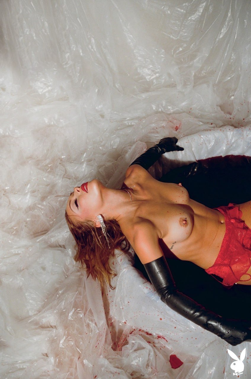 Unfamous girl 07/2025